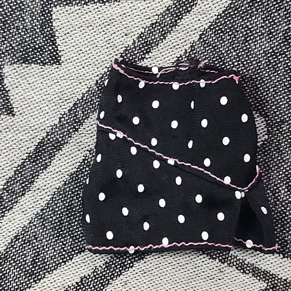 My Scene Getting Ready My Room Barbie 2004 Black Skirt with White Polka Dots Pin - Picture 1 of 5
